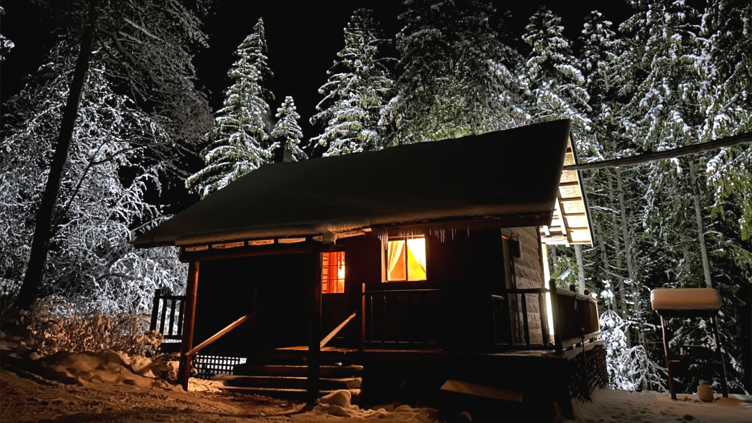 Cozy Cabins - Cabin Rentals BC - Lakefront Private Resort - Echo Lake - Beaver Night - OC - 001