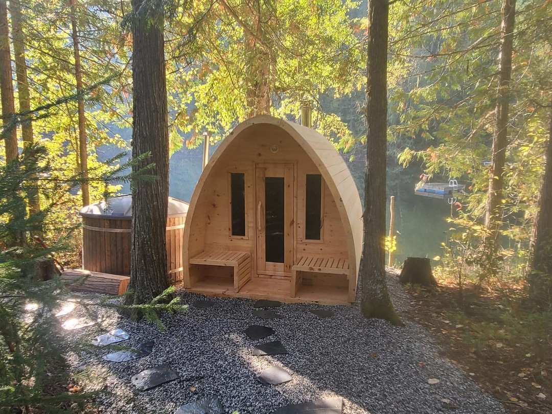 Cozy Cabins - Cabin Rentals BC - Lakefront Private Resort - Echo Lake - Wellness - Sauna - 002